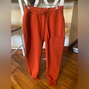 mandala scrubs 9 pocket jogger, size medium petite